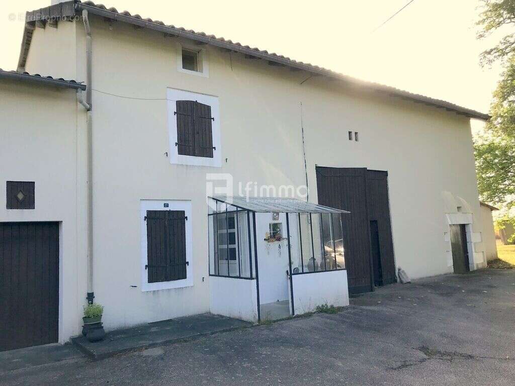 Maison à SAINT-LAURENT-SUR-GORRE