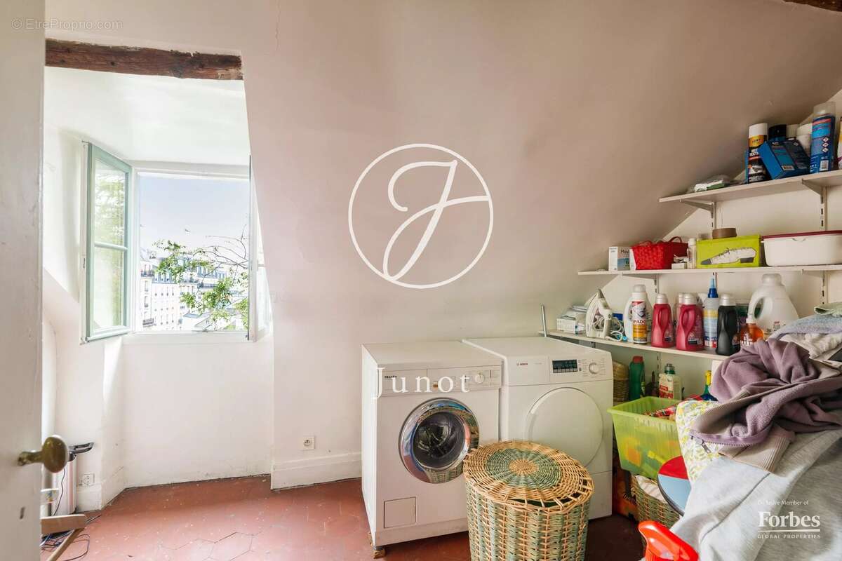 Paris 18e - HAUT MONTMARTRE / PLACE JEAN BAPTISTE CLÉMENT  - Appartement  à vendre - 4 pièces - 90,84m² Carrez - 107,84m² au sol - photo 27