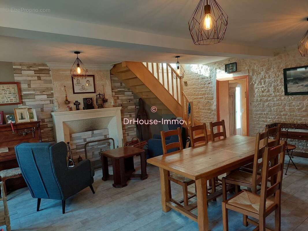 Maison à MAUZE-SUR-LE-MIGNON