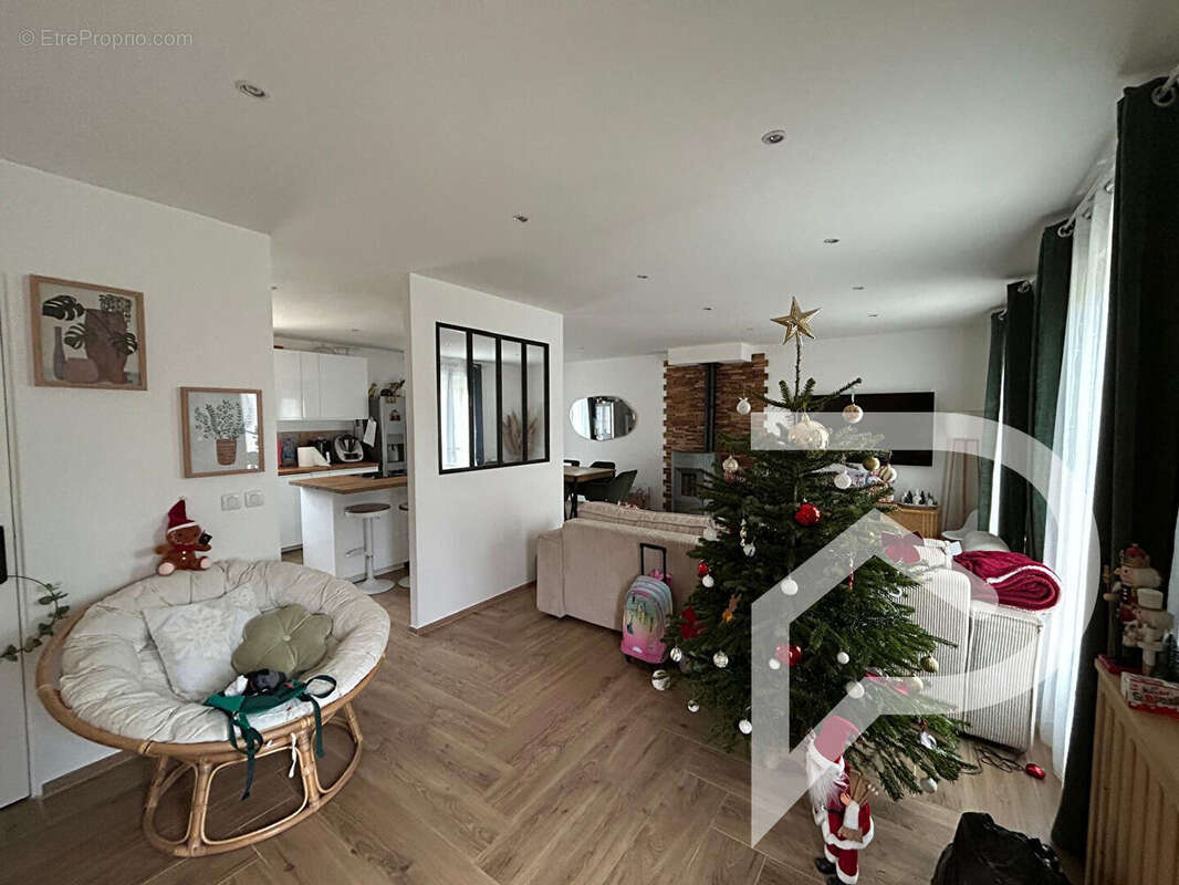 Maison à MOGNEVILLE