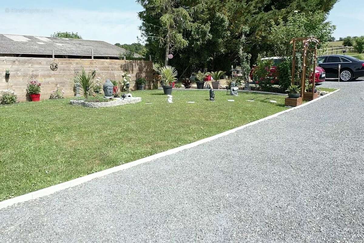 Maison à SAINT-PIERRE-SUR-DIVES