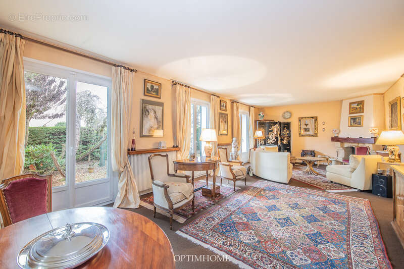 Maison à SAINT-NOM-LA-BRETECHE