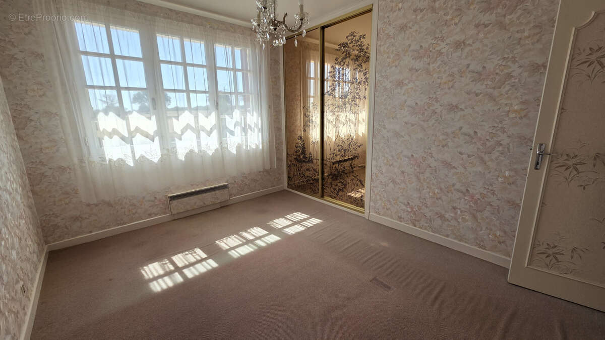Maison familiale 143 m2     3 chambres     Sous-sol complet     Terrain de 4 700 m2 - photo 5