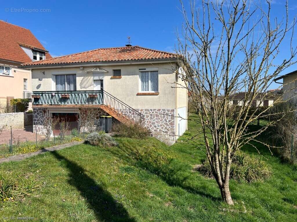 Pavillon sur Sous-sol avec Beau Jardin - Ruffec - photo 2