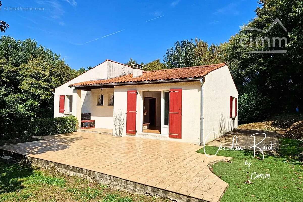 Maison à BUSSAC-SUR-CHARENTE
