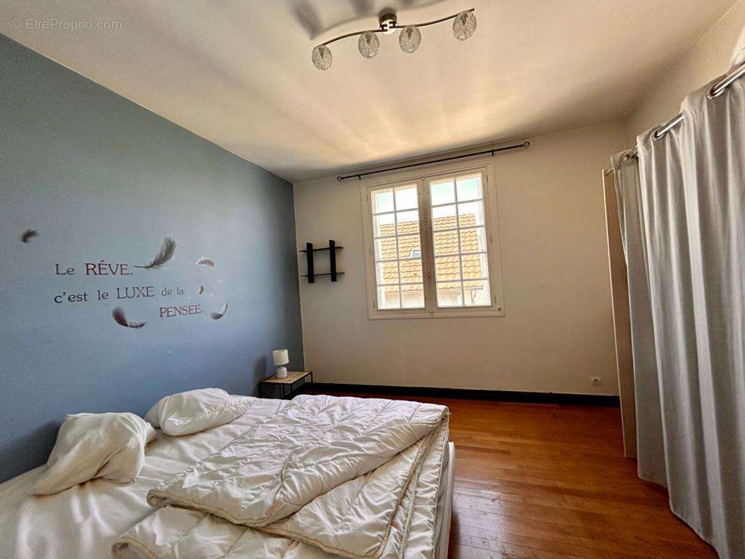 Maison à NOTRE-DAME-DE-SANILHAC