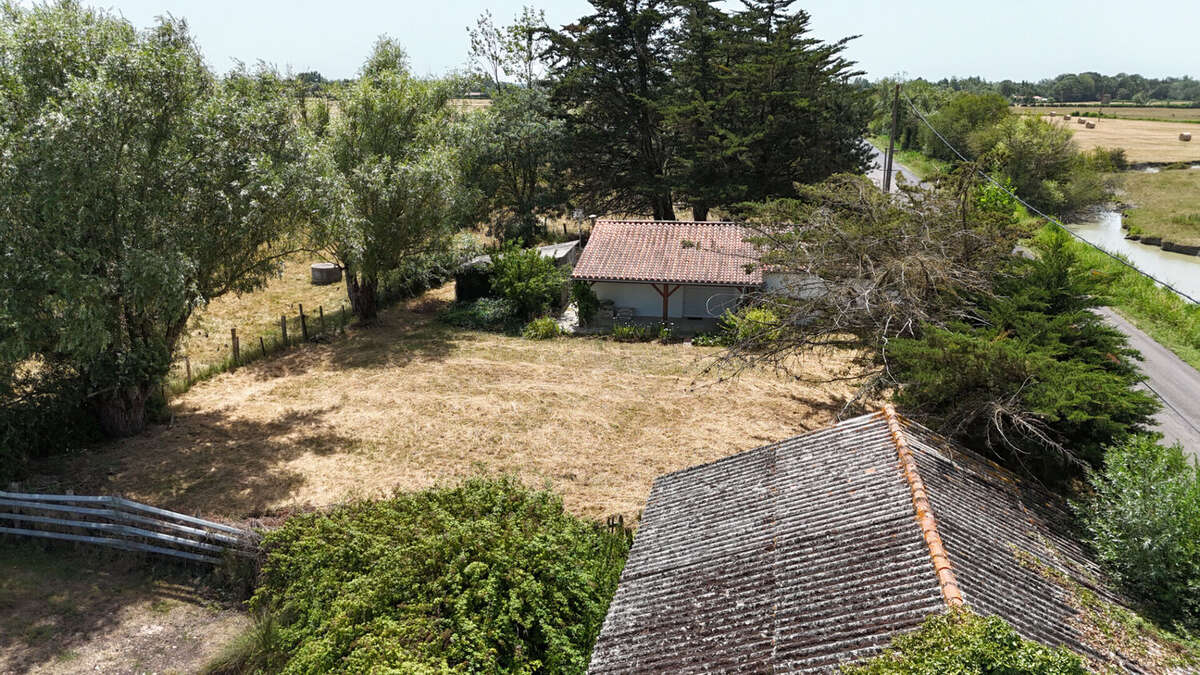 Longere vendeenne en pleine campagne proche du bourg de sallertaine - photo 2