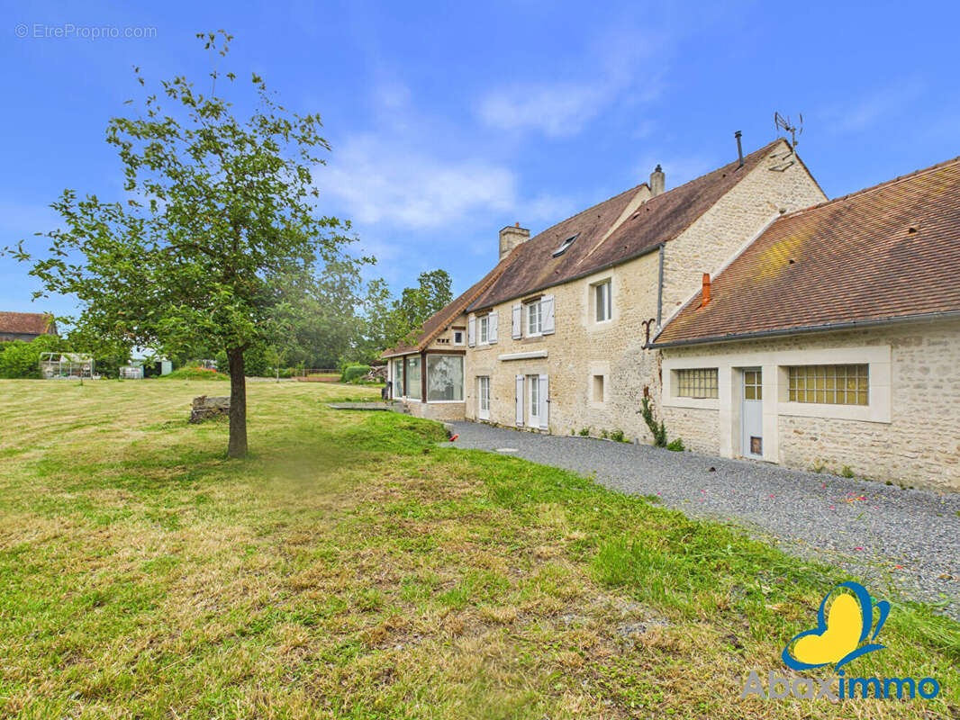 Maison en pierre rénovée avec beau terrain! - photo 15