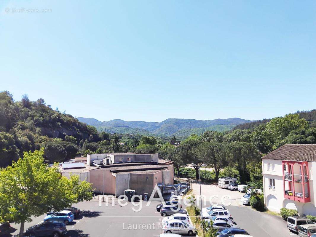 Appartement à LAMALOU-LES-BAINS