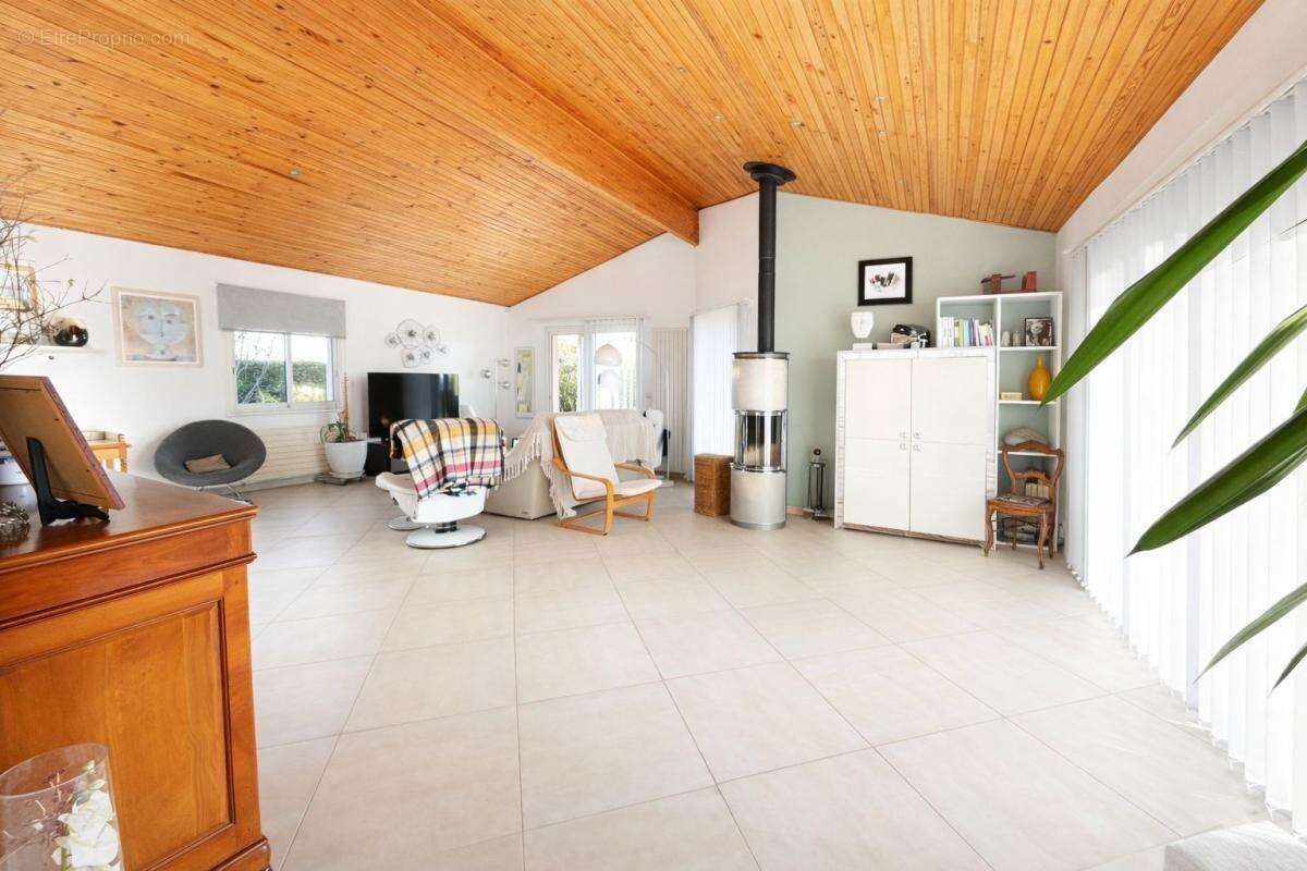  Maison de plain-pied 158 m² – Piscine 5x10 – Terrain 1500 m² – Cœur de village – Brax (31) - photo 5