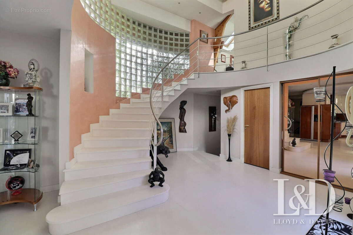 Maison à VERRIERES-LE-BUISSON