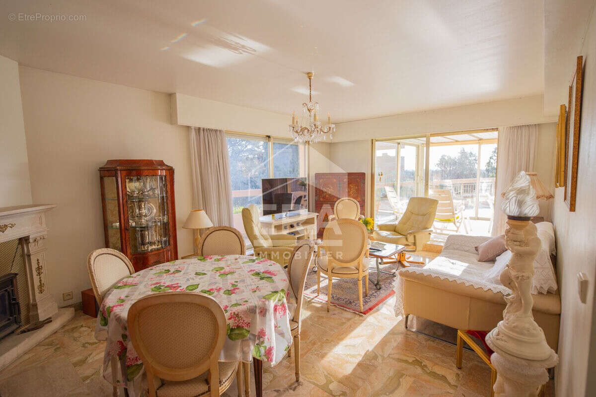 Appartement à MANDELIEU-LA-NAPOULE