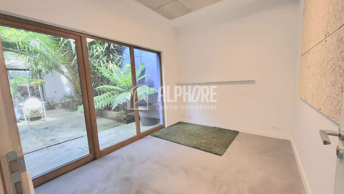 Maison à vendre à Saint Nazaire - Usage mixte bureau et résidence - photo 12