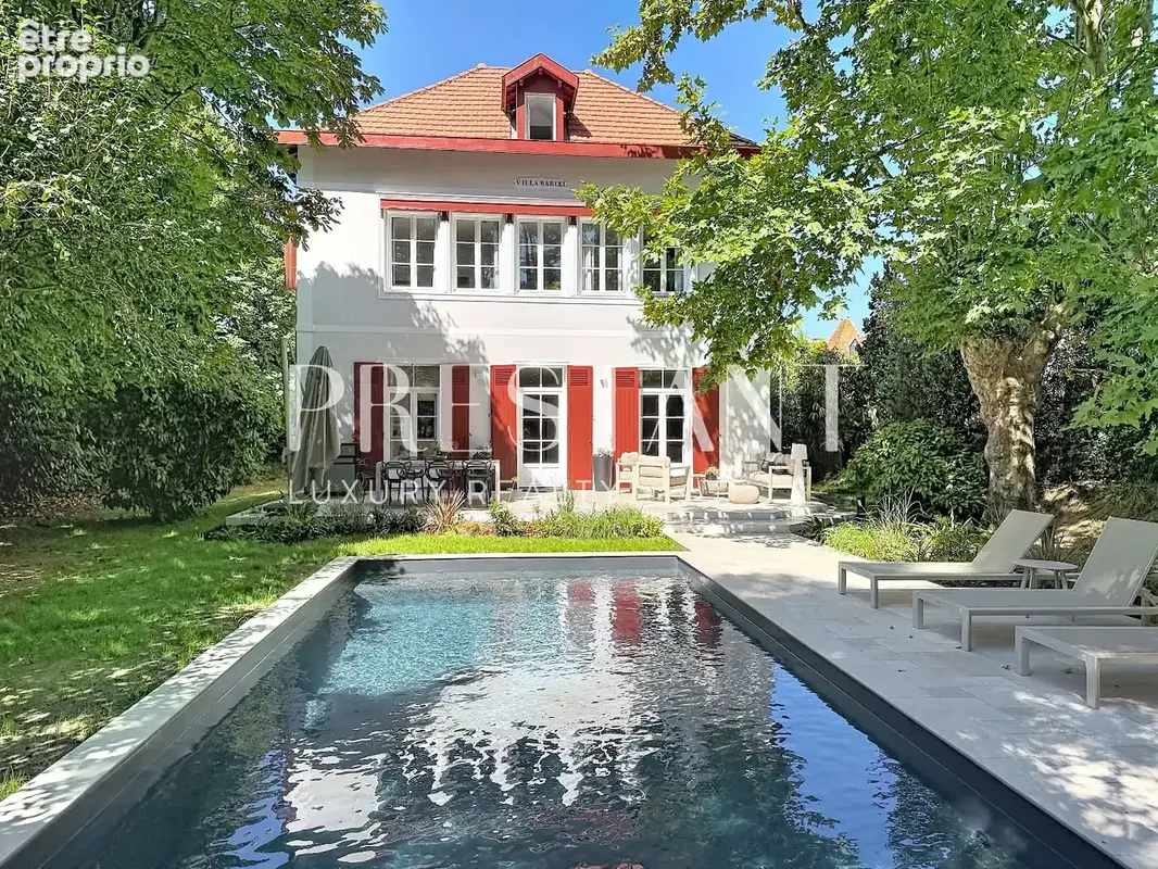 Bayonne, quartier Saint-Léon : maison de caractère de 1920 rénovée, avec jardin arboré et piscine, à deux pas des commerces, des - photo 1