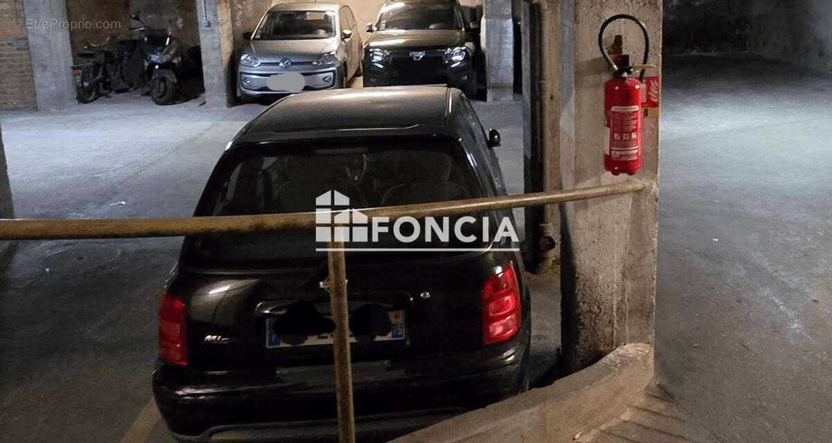 Parking à PARIS-16E