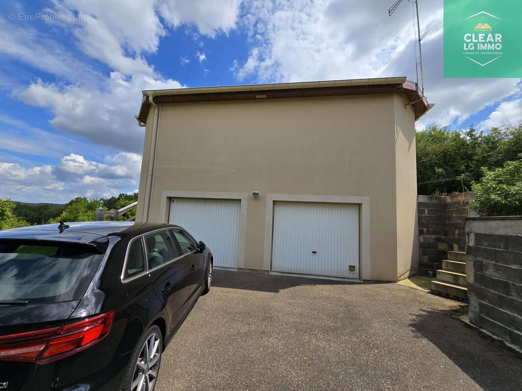 Maison à THIAUCOURT-REGNIEVILLE