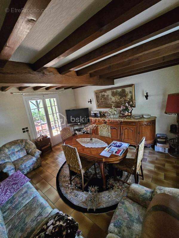 Maison à COUTRAS