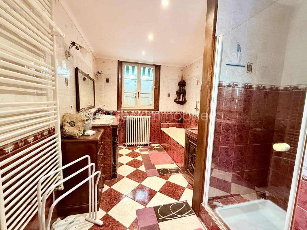 Bâtisse Ancienne avec 5 Chambres + Dépendances - photo 14
