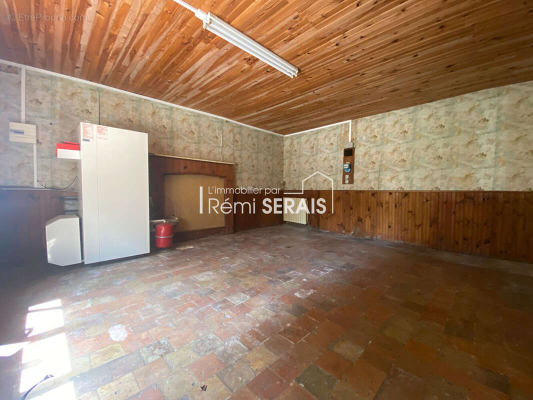 Maison à rénover avec dépendances et combles exploitables près de Potigny - photo 2