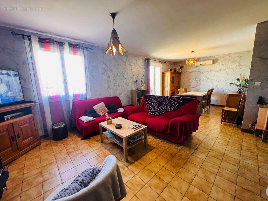 Maison à SAINT-PARIZE-LE-CHATEL