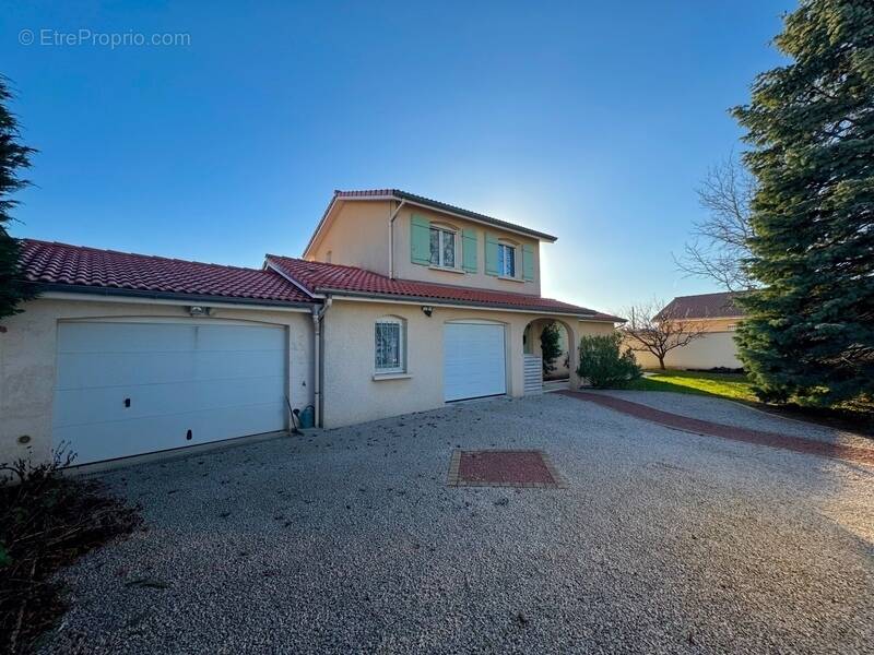 Maison à SAINT-JUST-SAINT-RAMBERT
