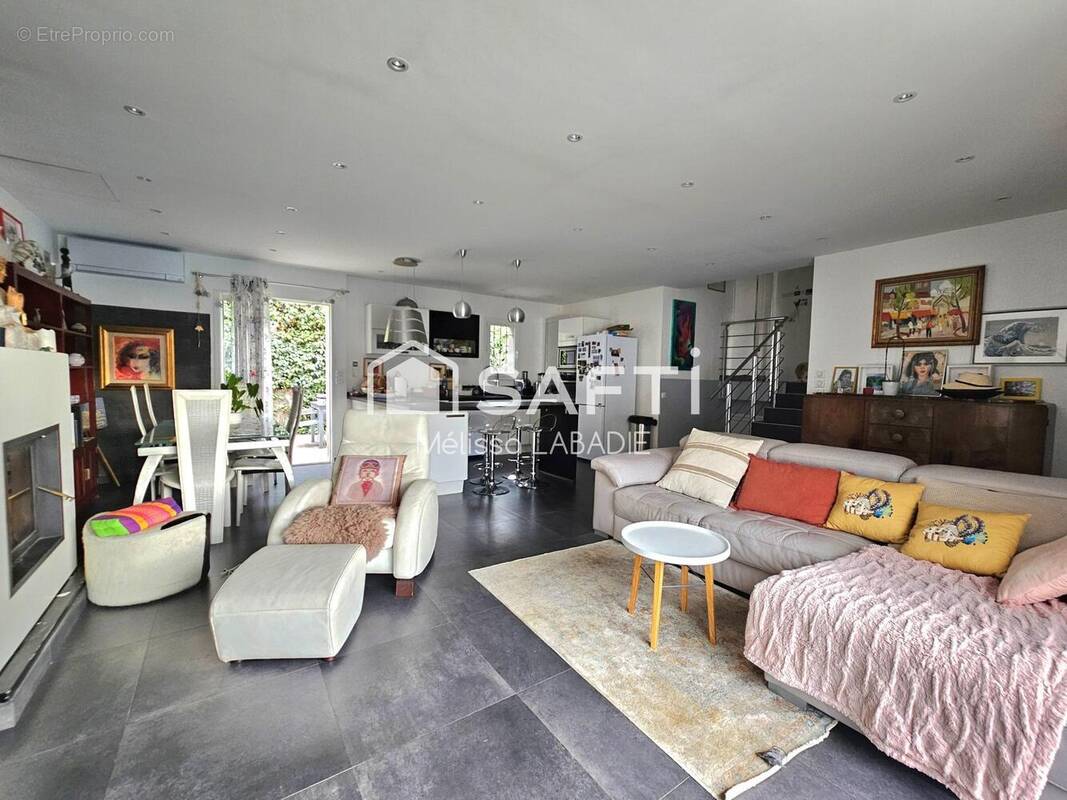 Photo 1 - Maison à LE REVEST-LES-EAUX