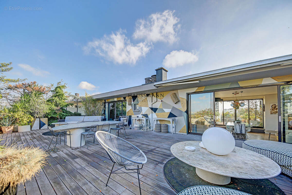 Appartement à PARIS-16E