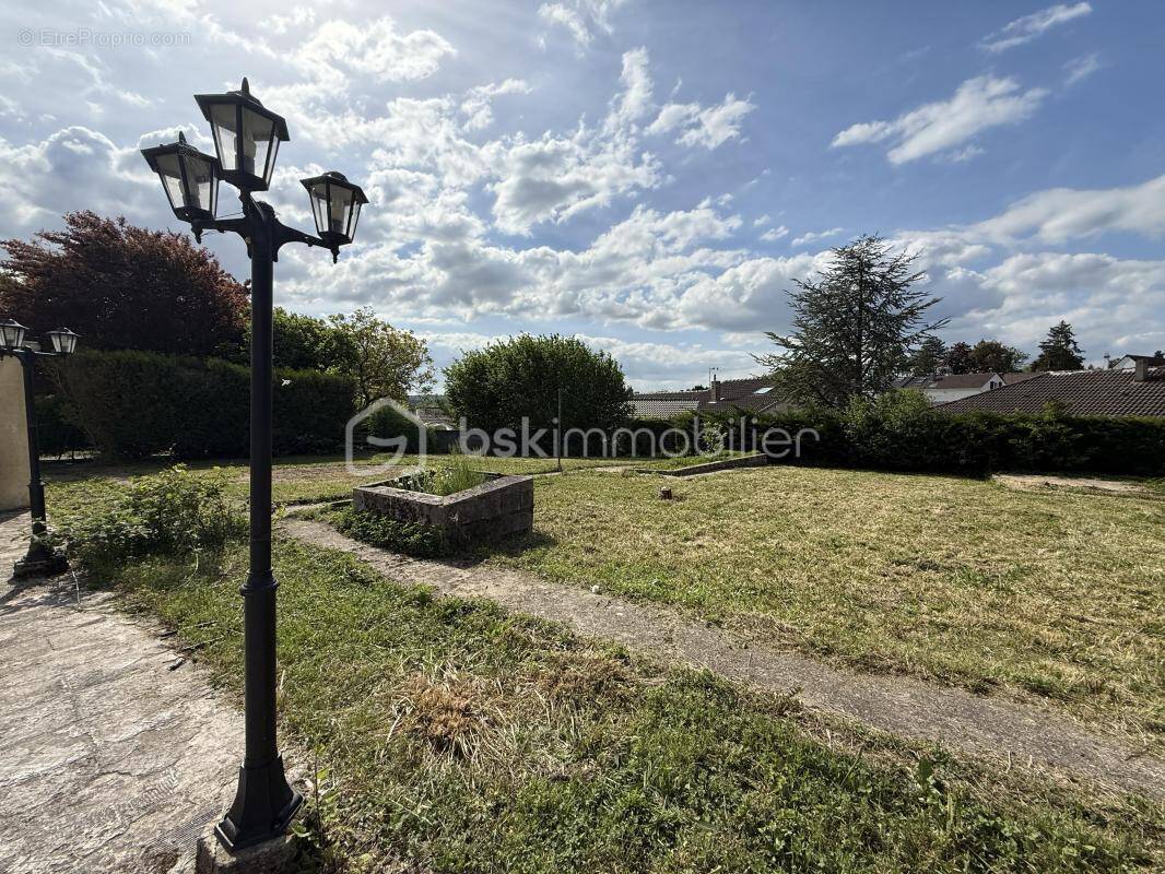 Maison à COURCELLES-CHAUSSY
