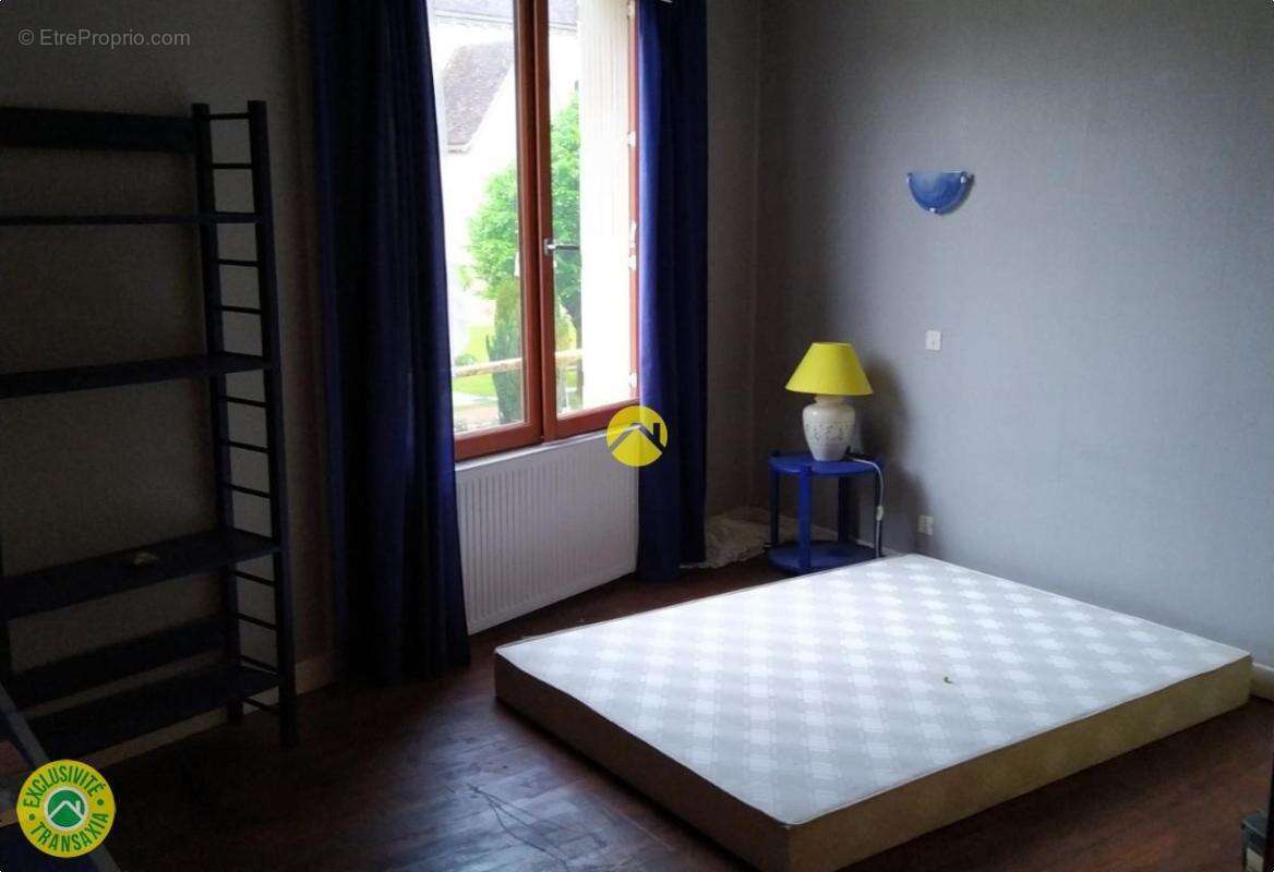 Maison à SAINT-DENIS-DE-JOUHET