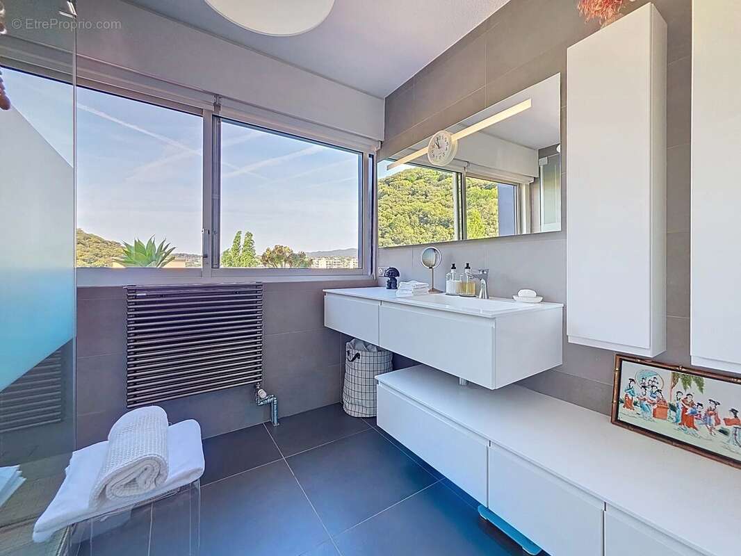 Appartement à MANDELIEU-LA-NAPOULE
