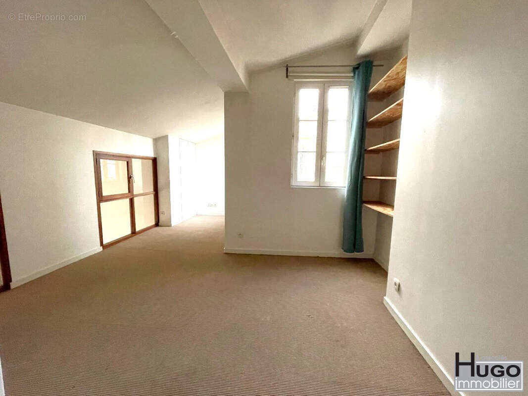 Déjà vendu par l'agence !!! bordeaux- proche du lycee montaigne et de la victoire- appartement t2 duplex libre ! - photo 8