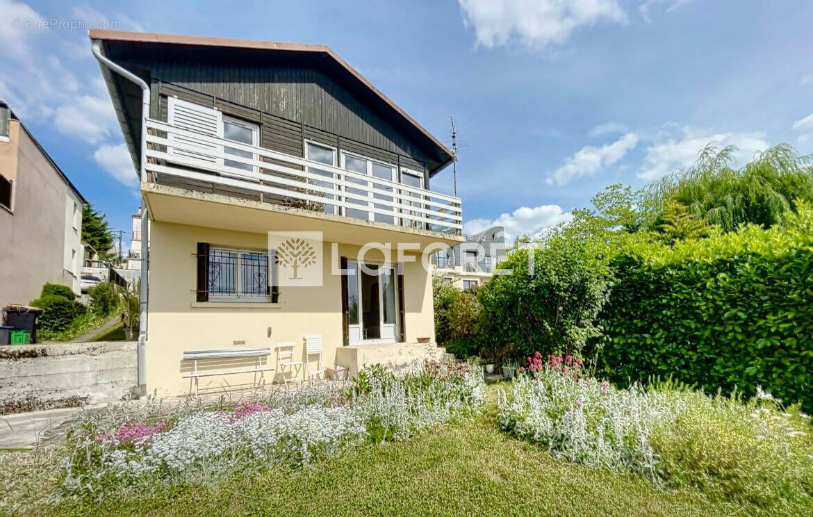 Maison à CHENNEVIERES-SUR-MARNE