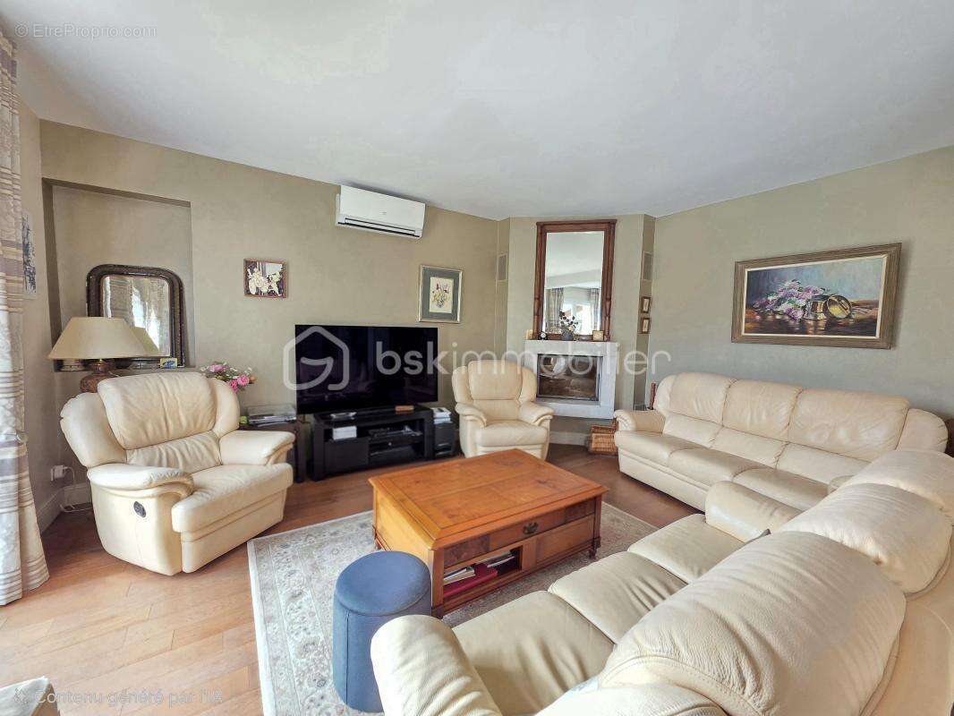 Maison à SAINTE-COLOMBE-EN-BRUILHOIS