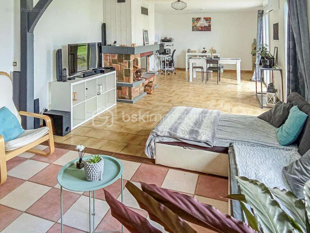 Maison à BEAUMONT-LA-RONCE