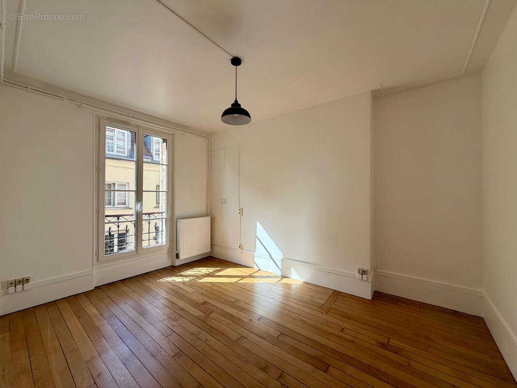 Appartement à PARIS-3E
