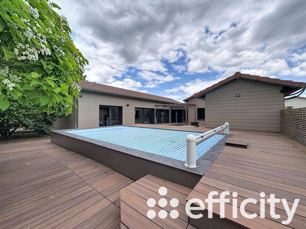 Maison 235 m² à Communay  - photo 4