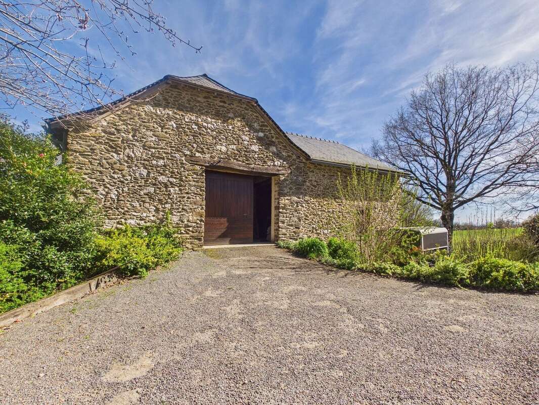 Maison à LA SALVETAT-PEYRALES