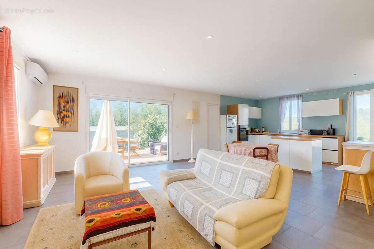 Photo 2 - Maison à LE MUY