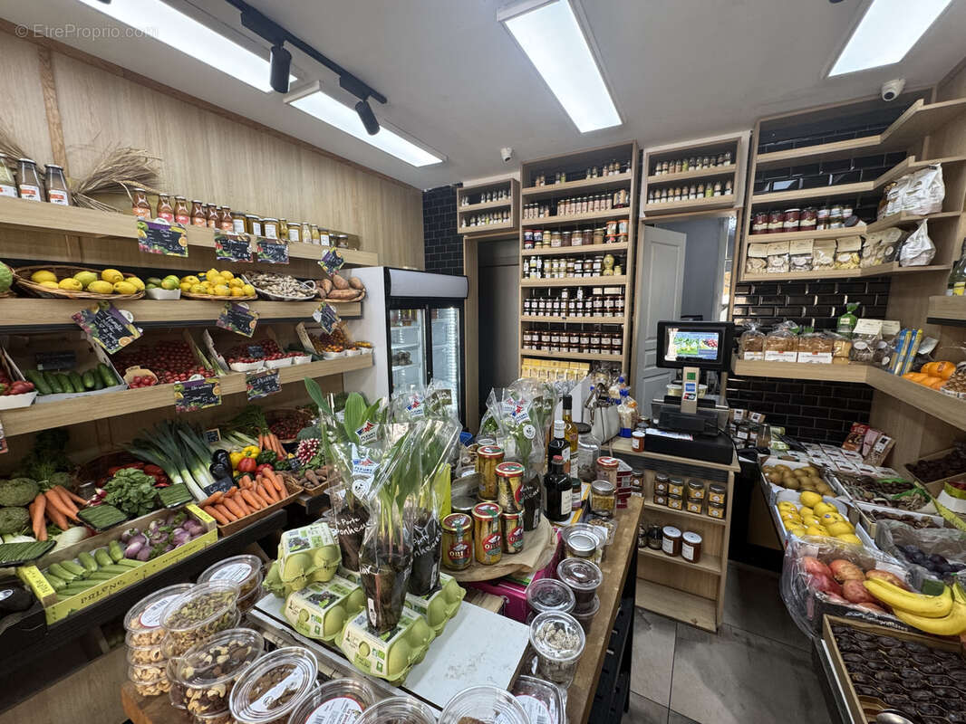 Commerce à PARIS-6E