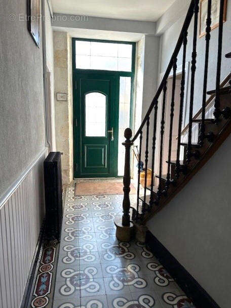 ENTREE - Maison à VIC-FEZENSAC