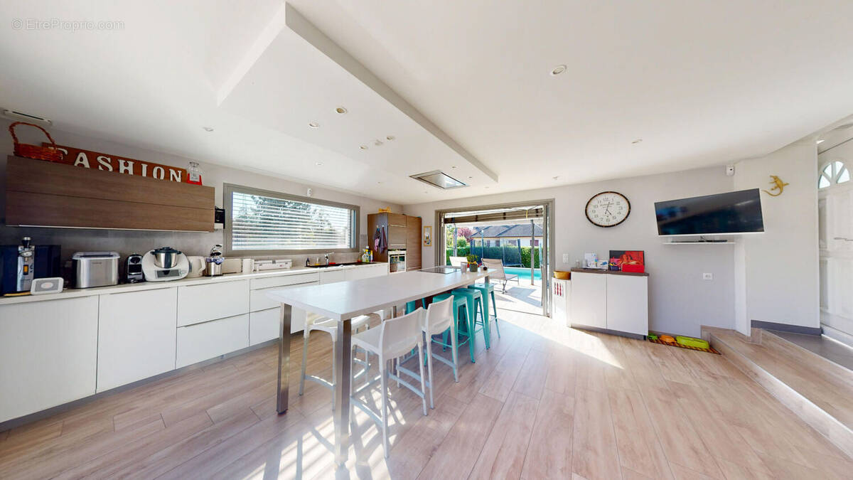 Maison à AVANNE-AVENEY