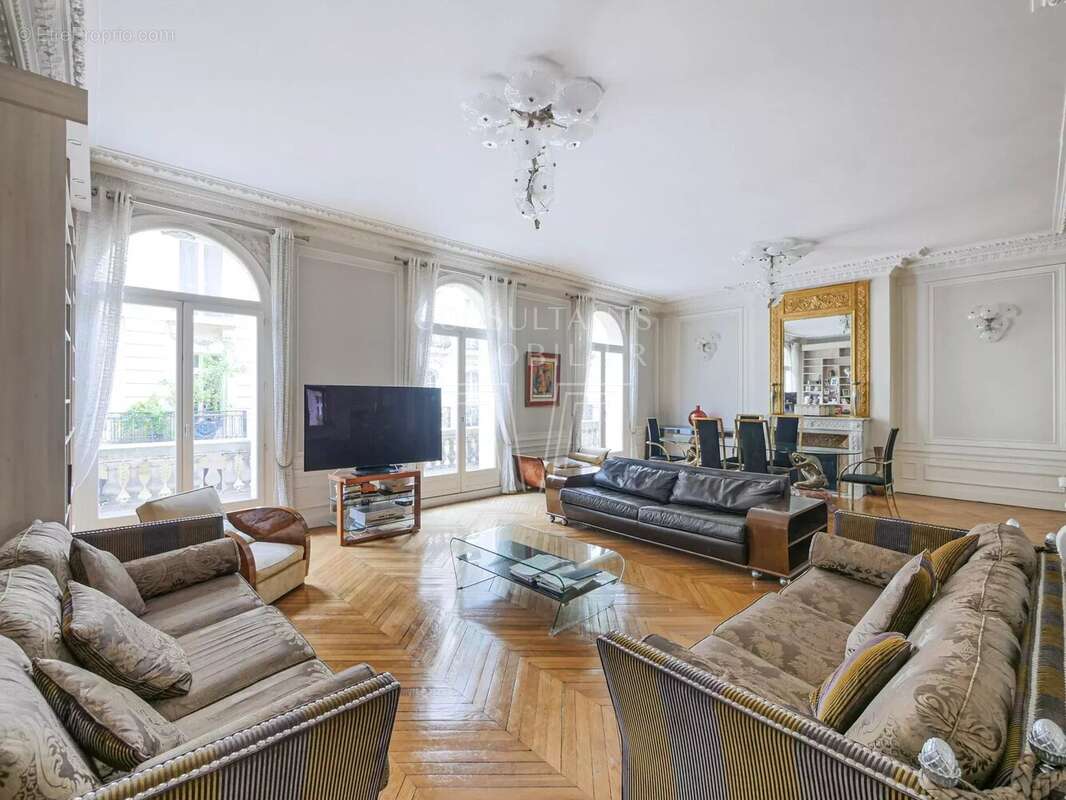 Appartement à PARIS-16E