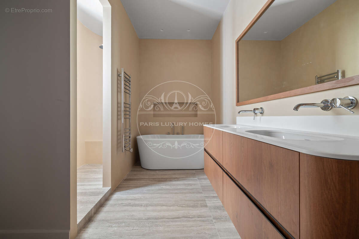 Superbe appartement rénové à Paris 1er ! - photo 16
