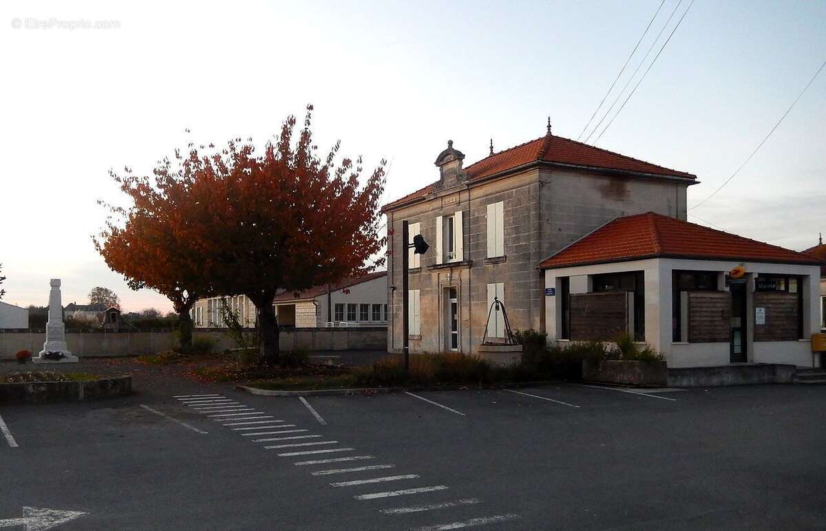 Terrain à SAINT-SEVER-DE-SAINTONGE