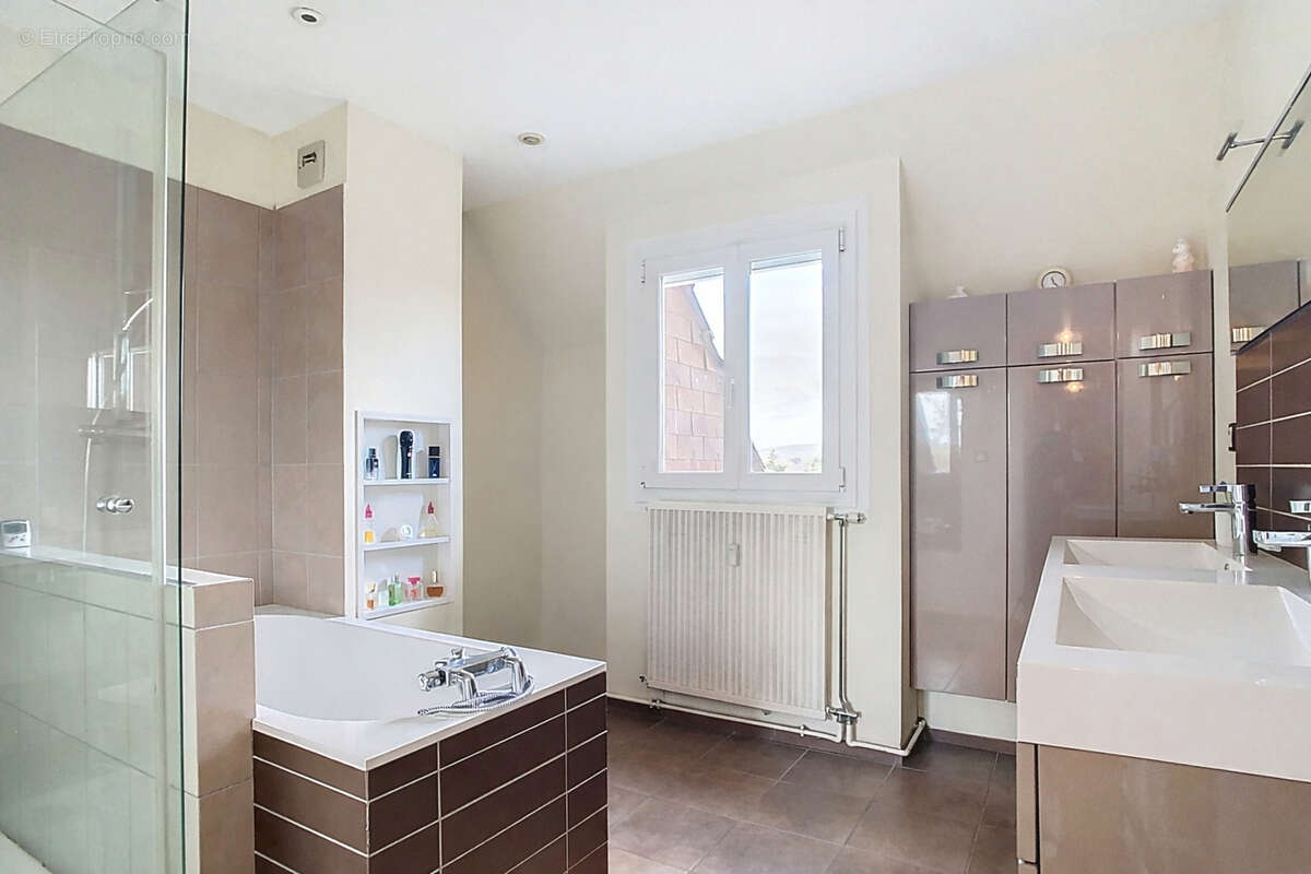 Duplex à deux pas du coeur de Beaune -7 pièces-130 m2 - photo 4
