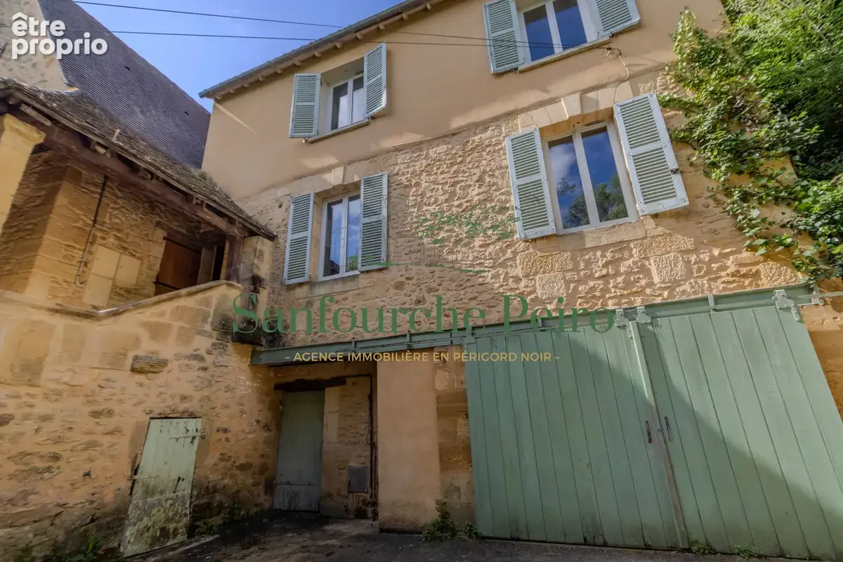 Au coeur du centre historique de Sarlat - Périgord noir -  Immeuble avec 3 appartements - photo 15