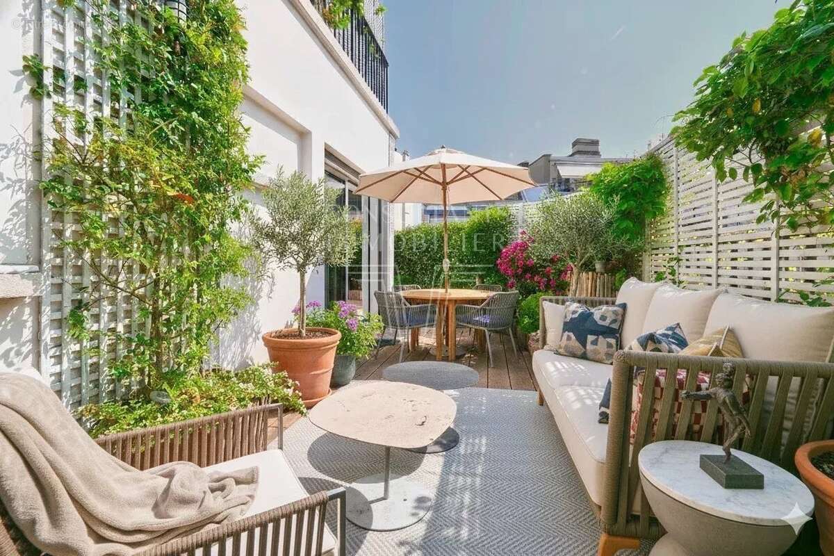 Appartement à PARIS-16E