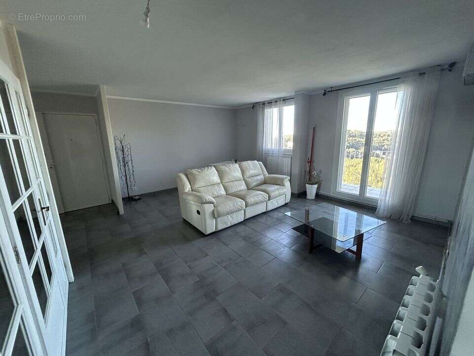 t4 - palama - terrasse - place - vue - calme - bus - Appartement à MARSEILLE-13E