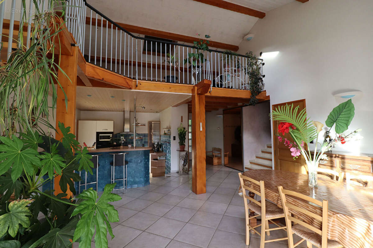 Maison à SAINT-CIERGE-SOUS-LE-CHEYLARD