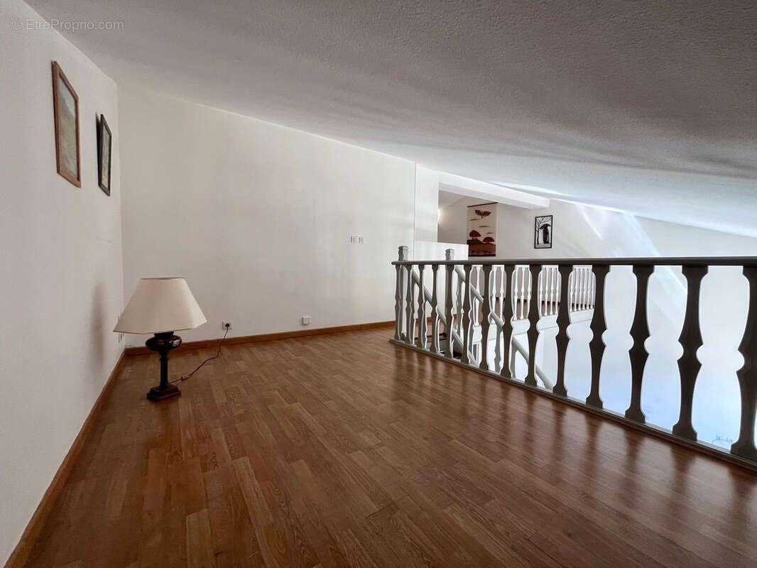 Grand T3/4 en duplex en dernier étage - photo 9